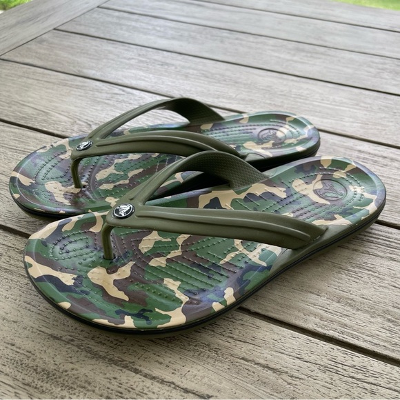 Crocs Camouflage Unisex Flip Flops Size Mens 9 Womens 11 - Picture 1 of 4